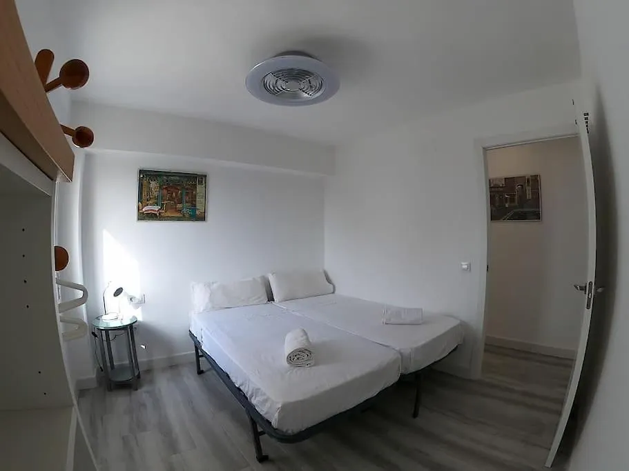 Roch - Stylish Apartment Near Metro Seville