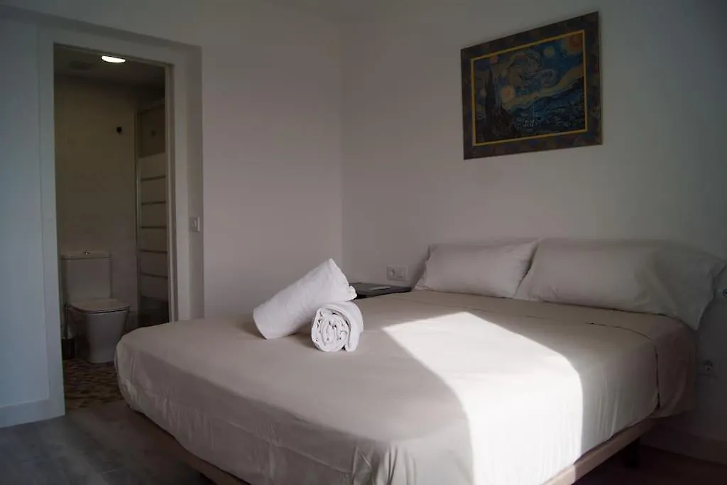 Roch - Stylish Apartment Near Metro Sevilla