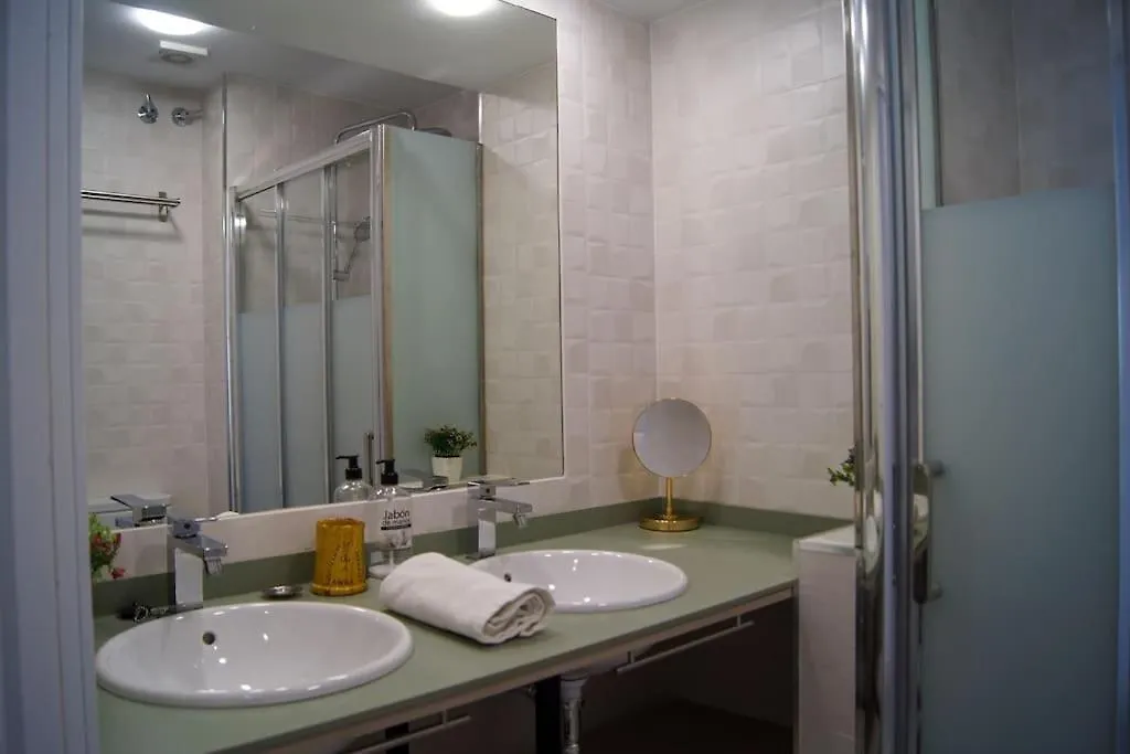 Roch - Stylish Apartment Near Metro Sevilla