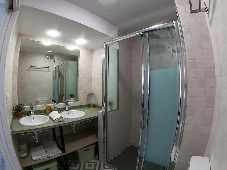 Roch - Stylish Apartment Near Metro Sevilla